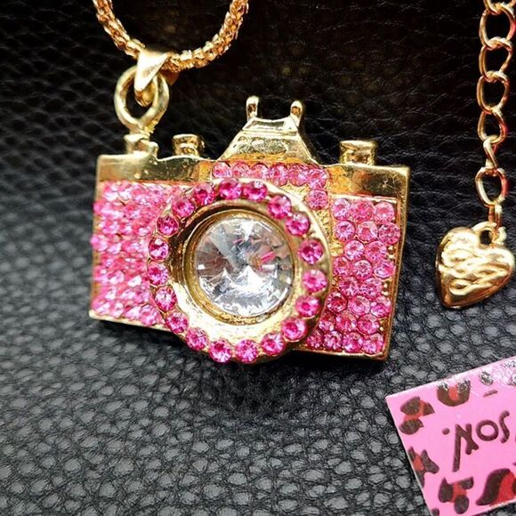 Crystal Rhinestone Camera Pendant Necklace Chain Necklace NWOT - Picture 2 of 3